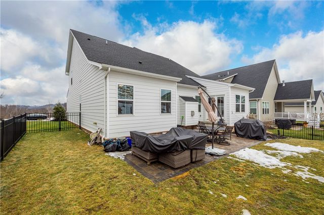 97 Skyview Dr, North Strabane, PA 15317