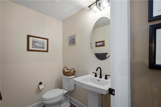 97 Skyview Dr, North Strabane, PA 15317