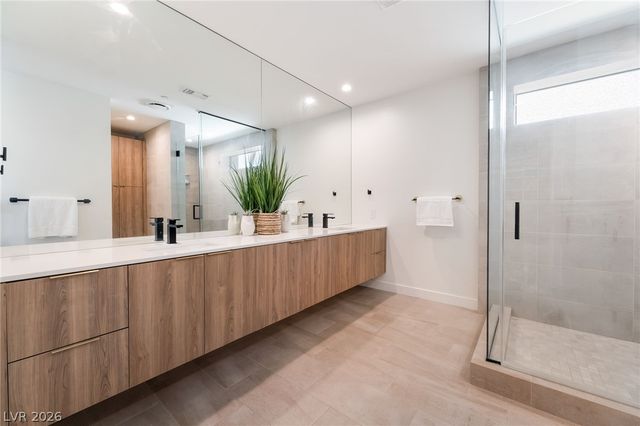 16 Heron Harbour Drive, Henderson, NV 89011