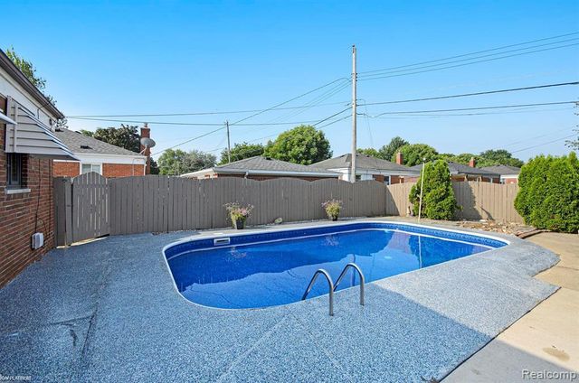 31229 Share Street, Saint Clair Shores, MI 48082