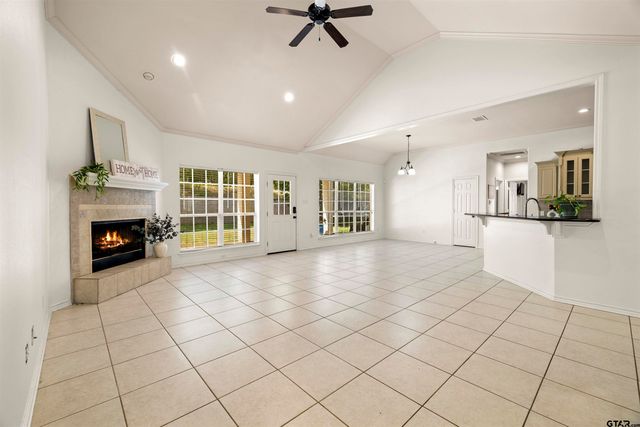 618 Huntwick Ln, Tyler, TX 75703