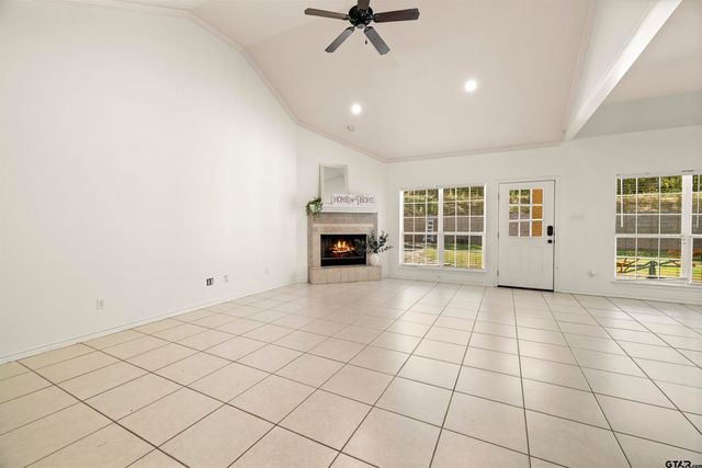 618 Huntwick Ln, Tyler, TX 75703