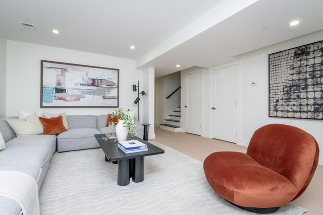 109 Lake View Ave 109, Cambridge, MA 02138