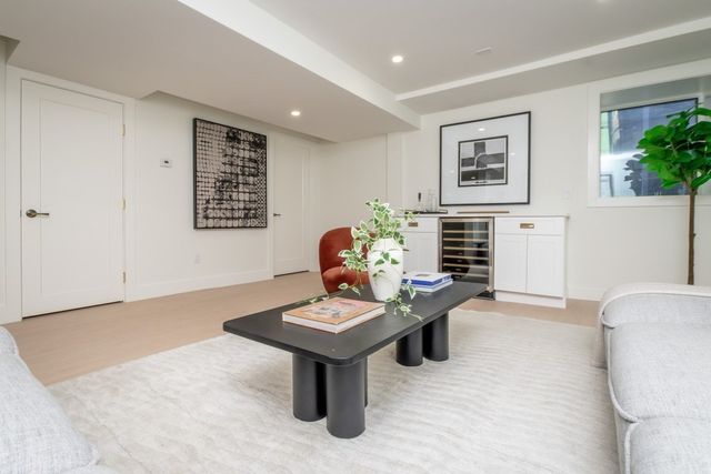109 Lake View Ave 109, Cambridge, MA 02138