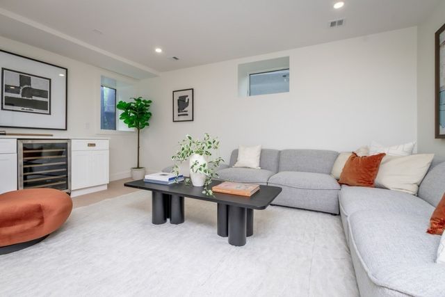 109 Lake View Ave 109, Cambridge, MA 02138