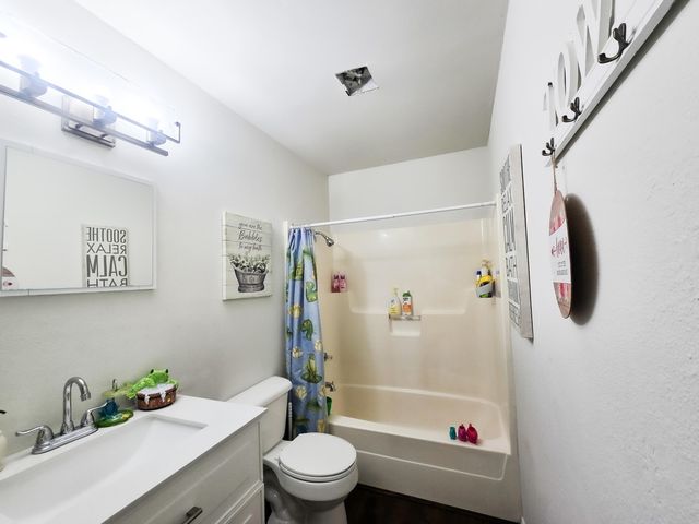 1025 8th Avenue NW, Miami, OK 74354