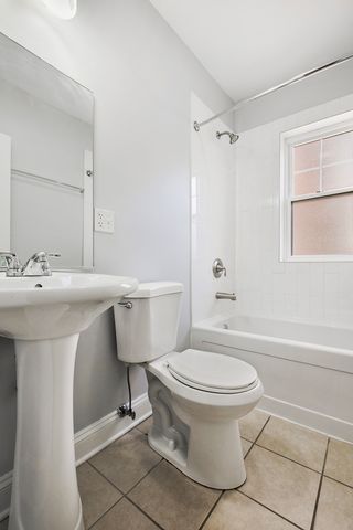 7724 N Ashland Avenue F2, Chicago, IL 60626