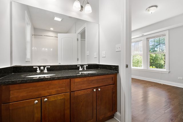 7724 N Ashland Avenue F2, Chicago, IL 60626