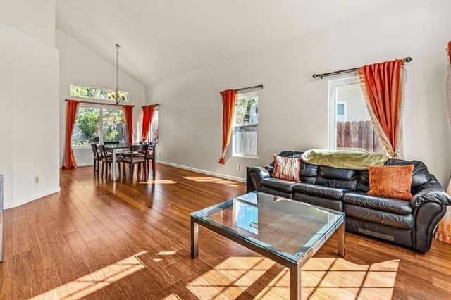 647 Boysenberry, Oceanside, CA 92057