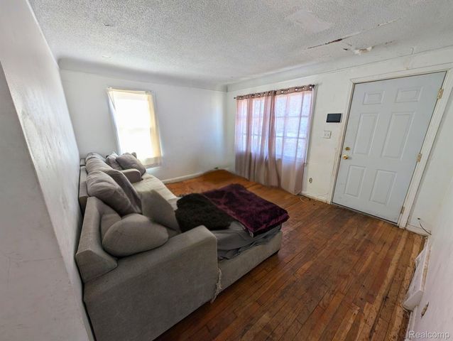 19746 Cooley Street, Detroit, MI 48219