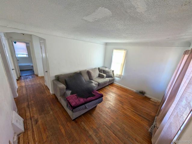 19746 Cooley Street, Detroit, MI 48219