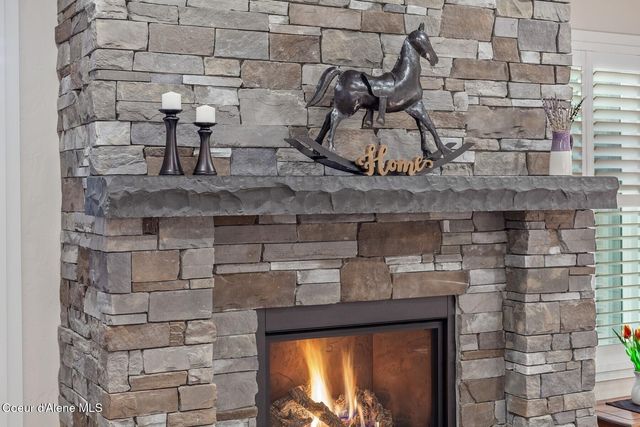 12399 N Meadow Wood Ln, Hayden, ID 83835