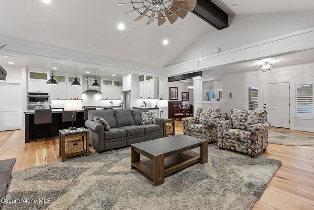 12399 N Meadow Wood Ln, Hayden, ID 83835