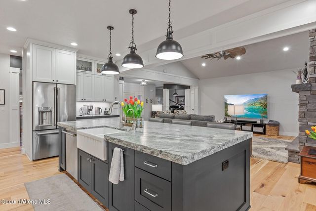 12399 N Meadow Wood Ln, Hayden, ID 83835