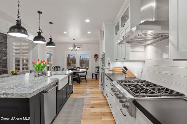 12399 N Meadow Wood Ln, Hayden, ID 83835