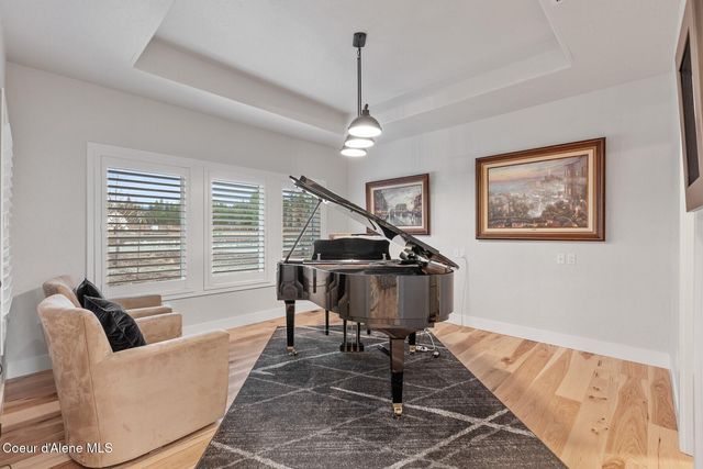 12399 N Meadow Wood Ln, Hayden, ID 83835