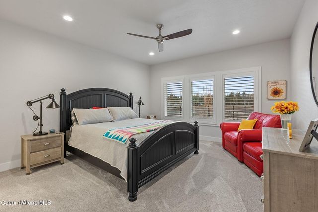 12399 N Meadow Wood Ln, Hayden, ID 83835