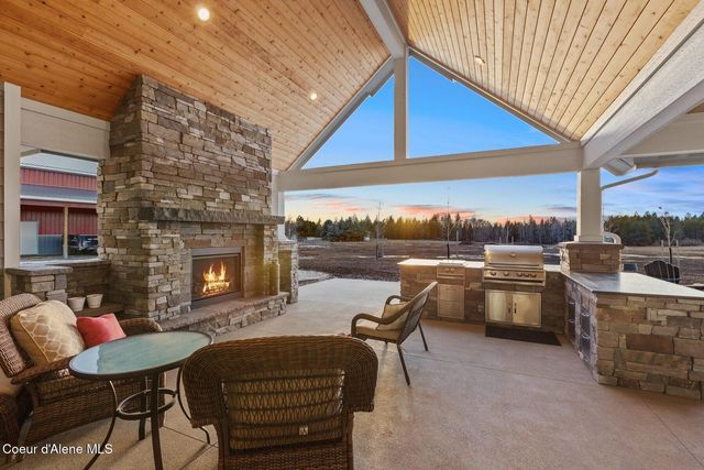 12399 N Meadow Wood Ln, Hayden, ID 83835