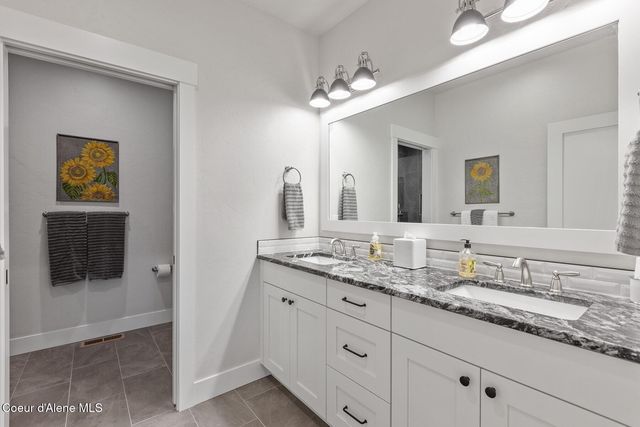 12399 N Meadow Wood Ln, Hayden, ID 83835