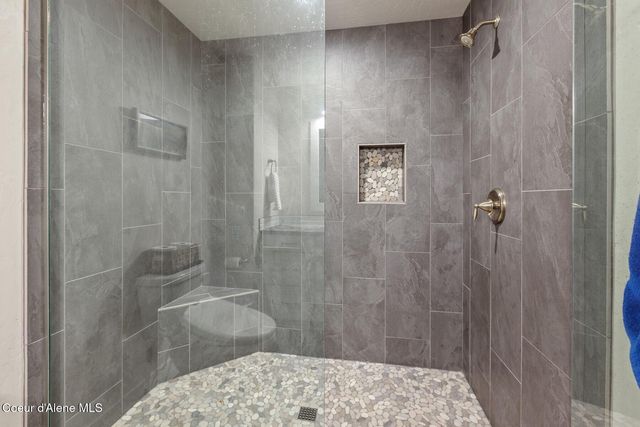 12399 N Meadow Wood Ln, Hayden, ID 83835