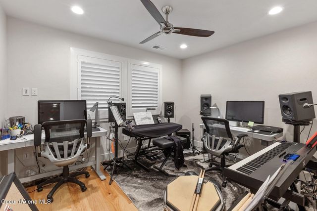 12399 N Meadow Wood Ln, Hayden, ID 83835