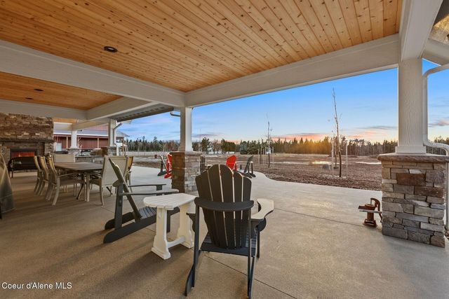 12399 N Meadow Wood Ln, Hayden, ID 83835