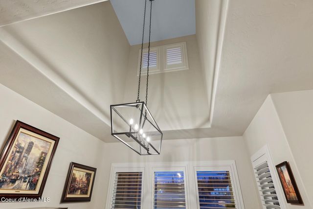 12399 N Meadow Wood Ln, Hayden, ID 83835