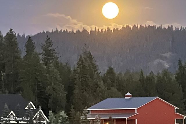 12399 N Meadow Wood Ln, Hayden, ID 83835