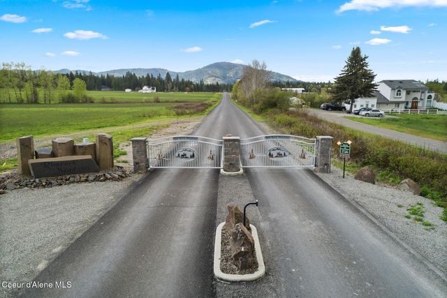 12399 N Meadow Wood Ln, Hayden, ID 83835