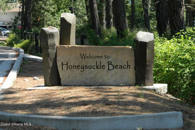 12399 N Meadow Wood Ln, Hayden, ID 83835