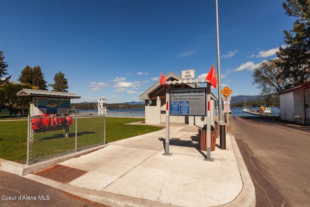 12399 N Meadow Wood Ln, Hayden, ID 83835