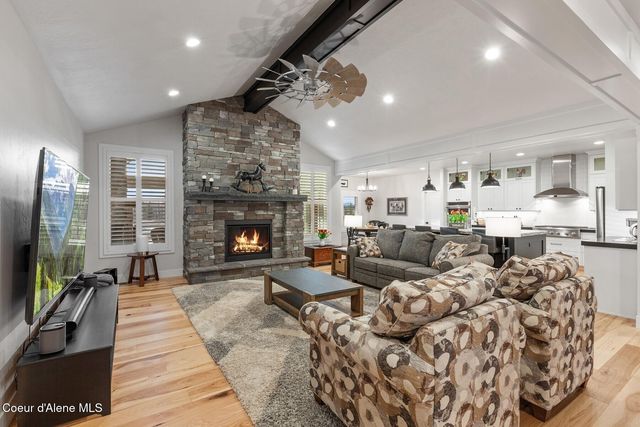 12399 N Meadow Wood Ln, Hayden, ID 83835