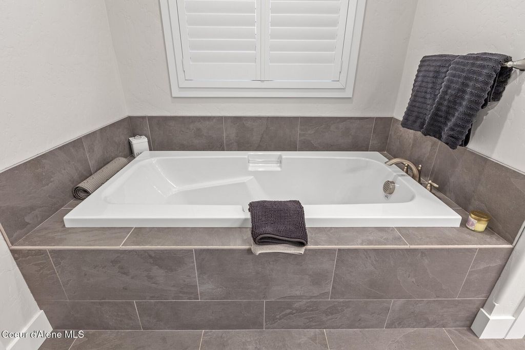 12399 N Meadow Wood Ln, Hayden, ID 83835 photo 28