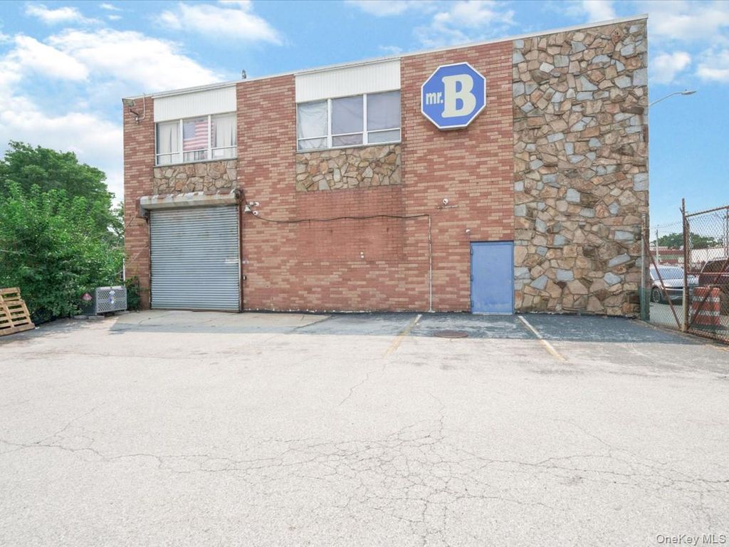 200 E Sunrise Highway, Freeport, NY 11520 — exterior