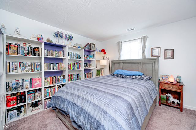 1794 N Clearwater Drive, Greenfield, IN 46140