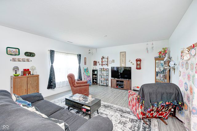 1794 N Clearwater Drive, Greenfield, IN 46140