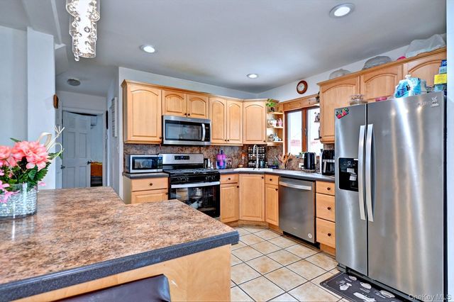 12 Bruce Lane, Kings Park, NY 11754