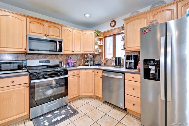 12 Bruce Lane, Kings Park, NY 11754