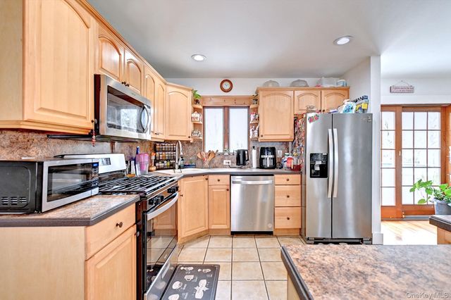 12 Bruce Lane, Kings Park, NY 11754