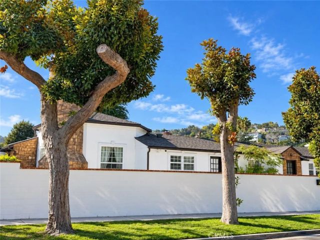3781 Laurel Canyon, Studio City, CA 91604