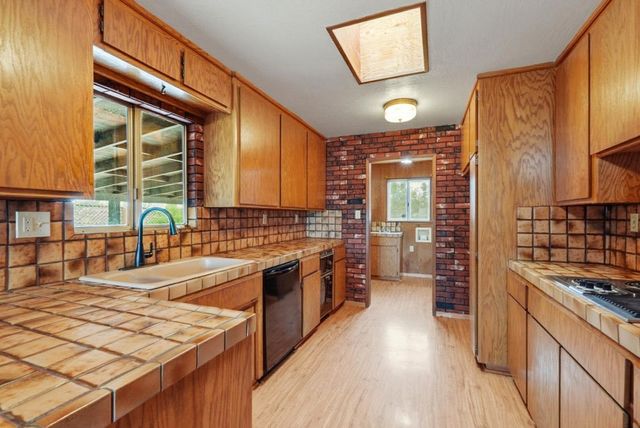 946 6th Street, Livingston, CA 95334