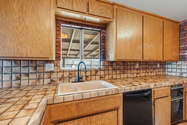 946 6th Street, Livingston, CA 95334