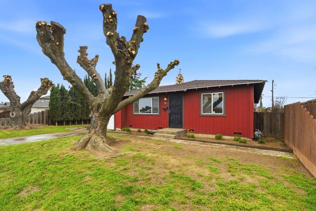 946 6th Street, Livingston, CA 95334