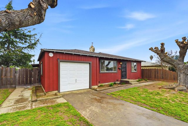 946 6th Street, Livingston, CA 95334