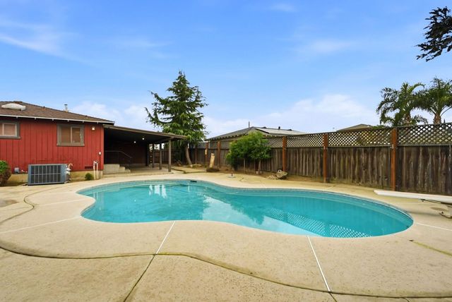 946 6th Street, Livingston, CA 95334