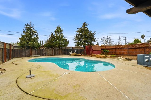 946 6th Street, Livingston, CA 95334