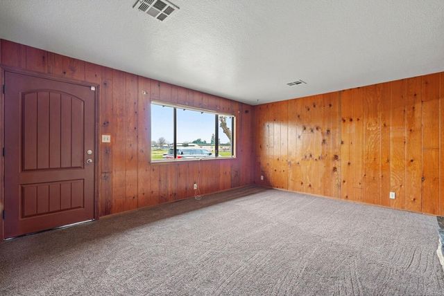 946 6th Street, Livingston, CA 95334