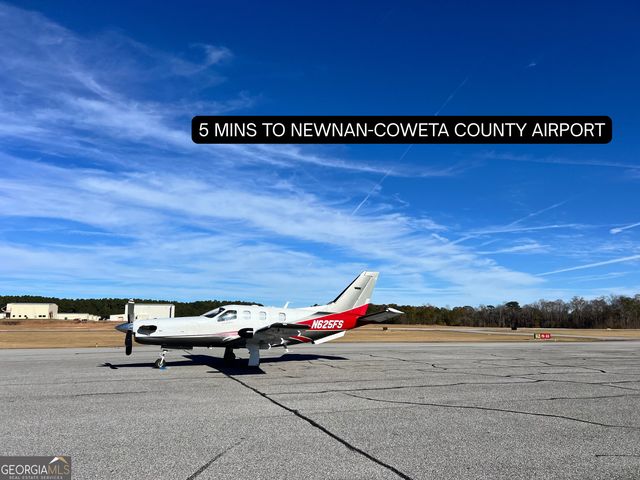 15 Couch Street, Moreland, GA 30259