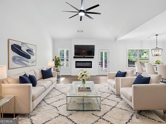 15 Couch Street, Moreland, GA 30259