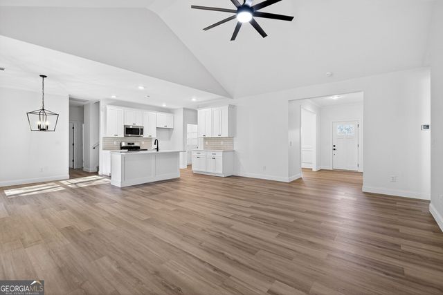 15 Couch Street, Moreland, GA 30259